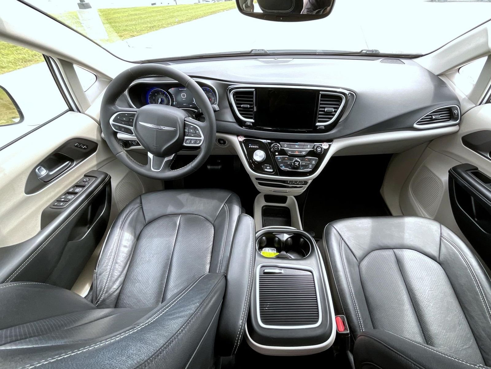 Used 2022 White Chrysler Touring L image 13