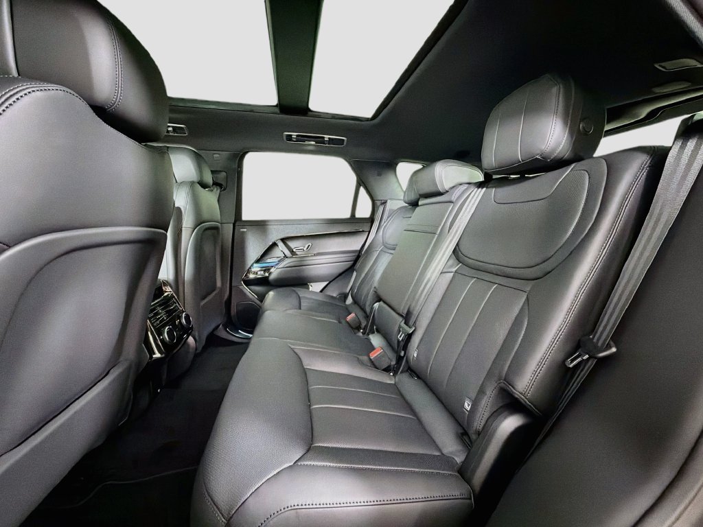 New 2027 Santorini Black Land Rover Dynamic SE P400 image 26