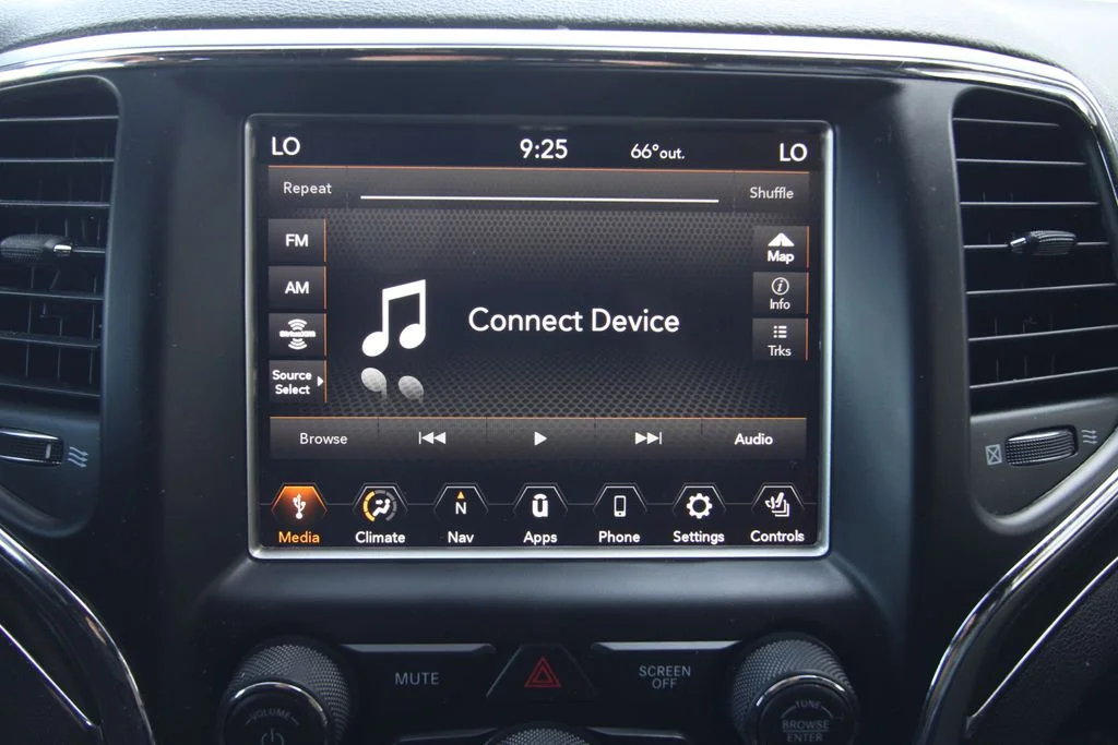 Used 2018 White Jeep Limited image 31