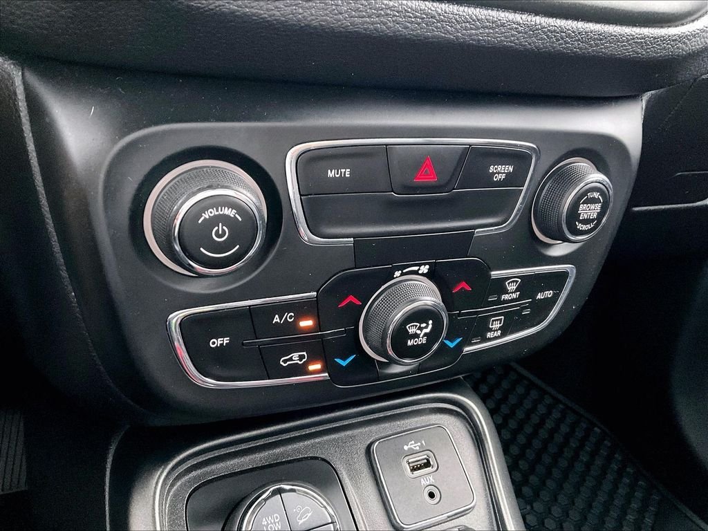 Used 2020 Granite Crystal Metallic Clearcoat Jeep Trailhawk image 25