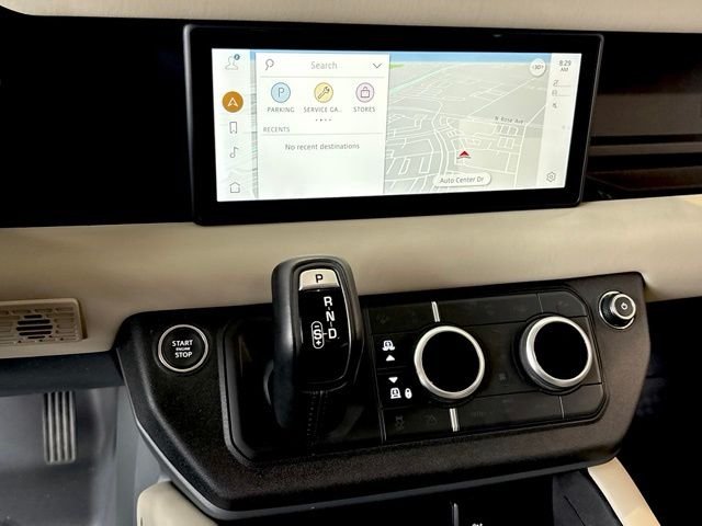 Used 2024 White Land Rover X-Dynamic SE image 30