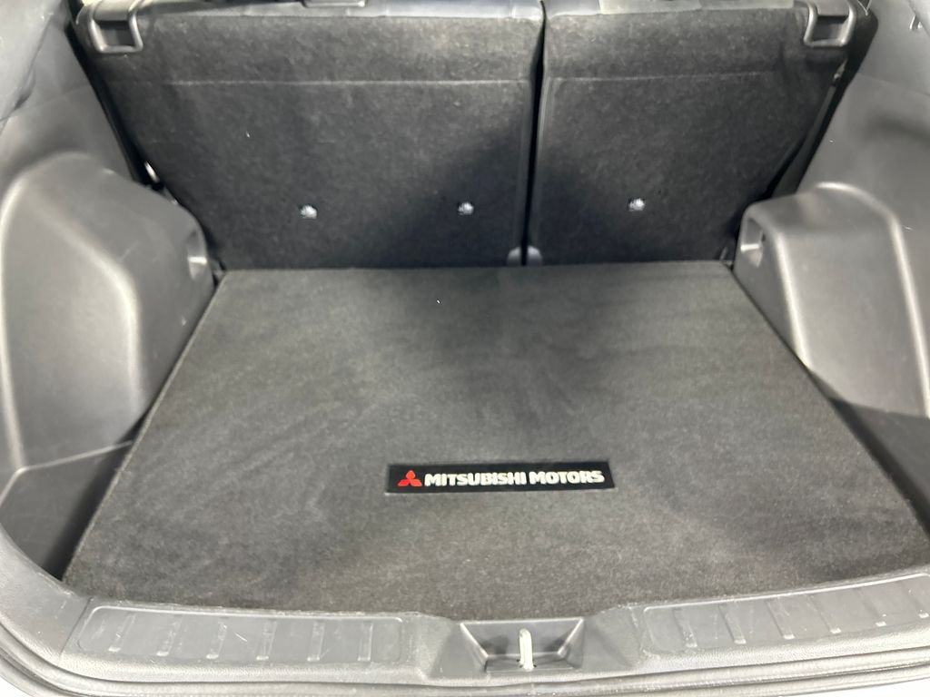 Used 2025 Silver Mitsubishi SE image 18