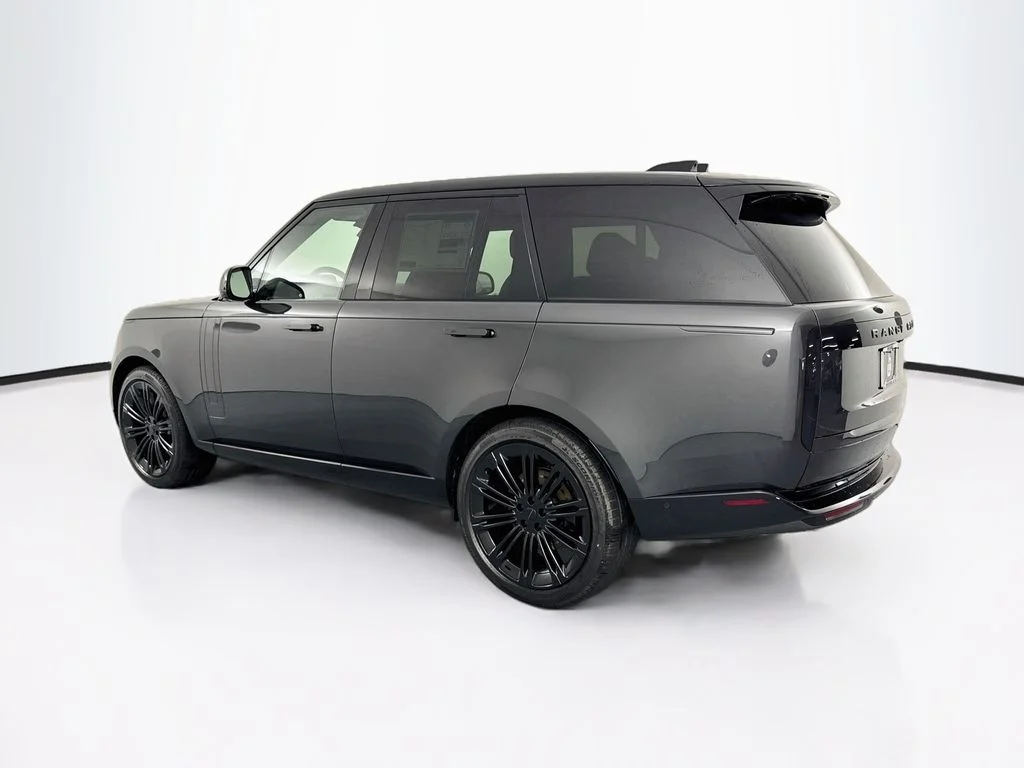 New 2026 Carpathian Grey Land Rover SE image 7