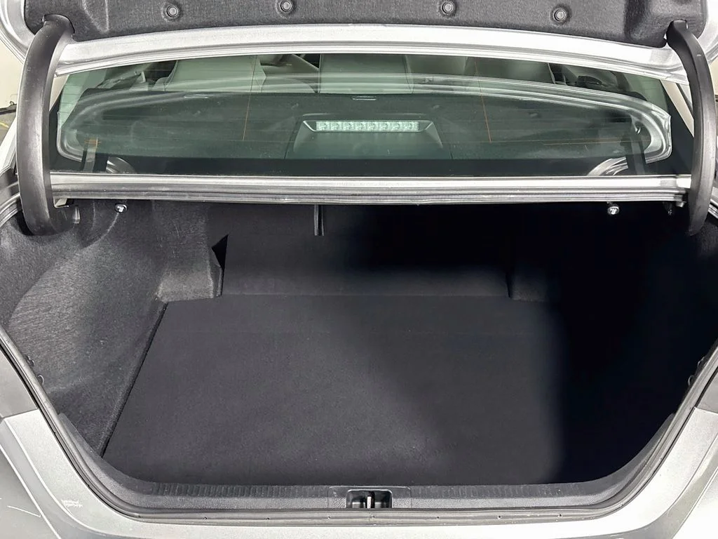 Used 2018 Silver Toyota SE image 21