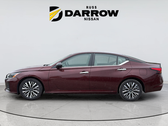Used 2025 Red Nissan 2.5 SV image 2