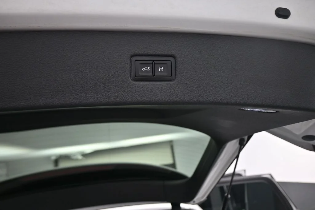 Used 2019  Audi 55 Premium image 44