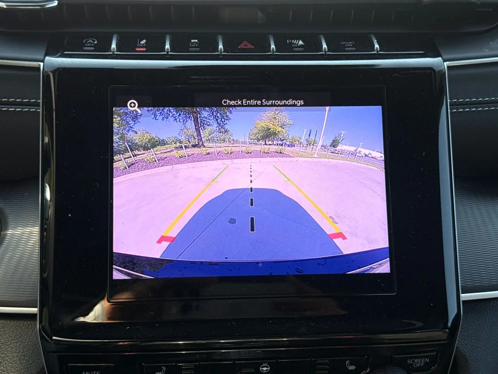 Used 2025 Diamond Black Jeep Altitude X image 27