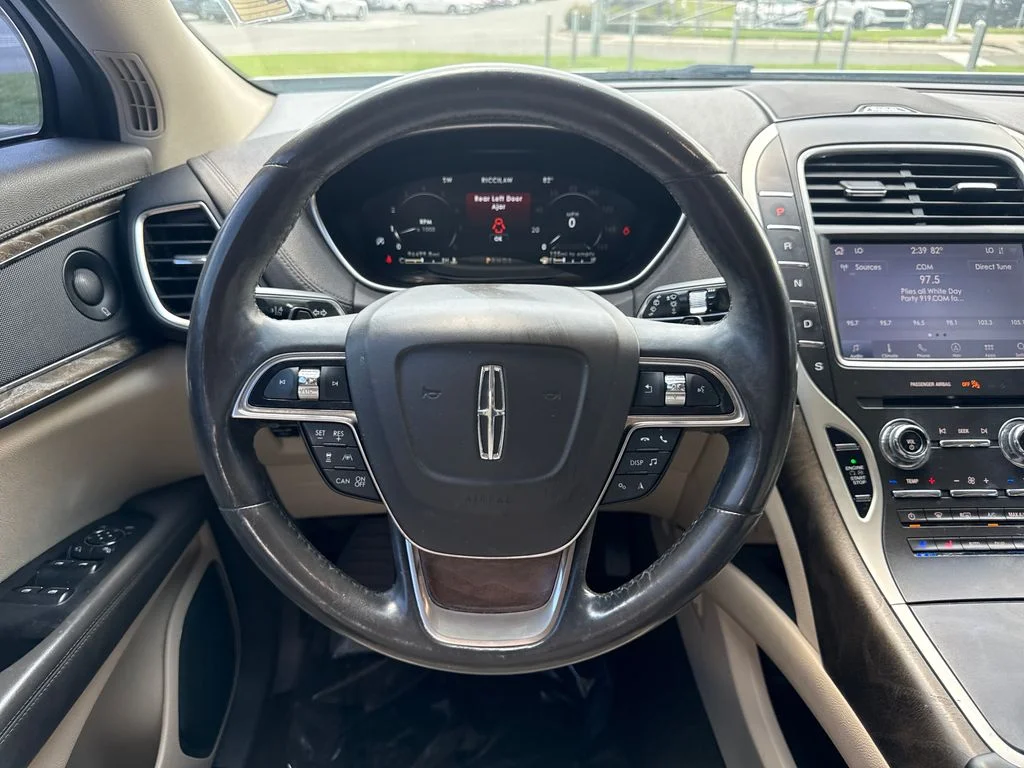 Used 2020 White Lincoln Reserve image 19