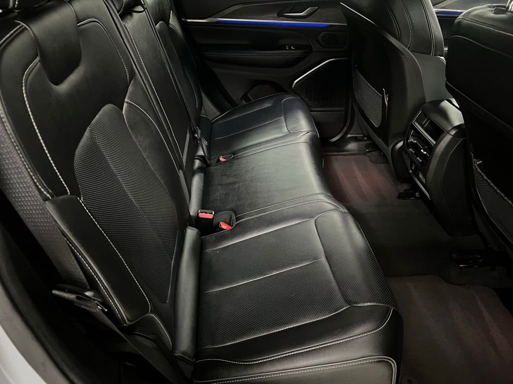 2023 Jeep Grand Cherokee Overland - Photo 61