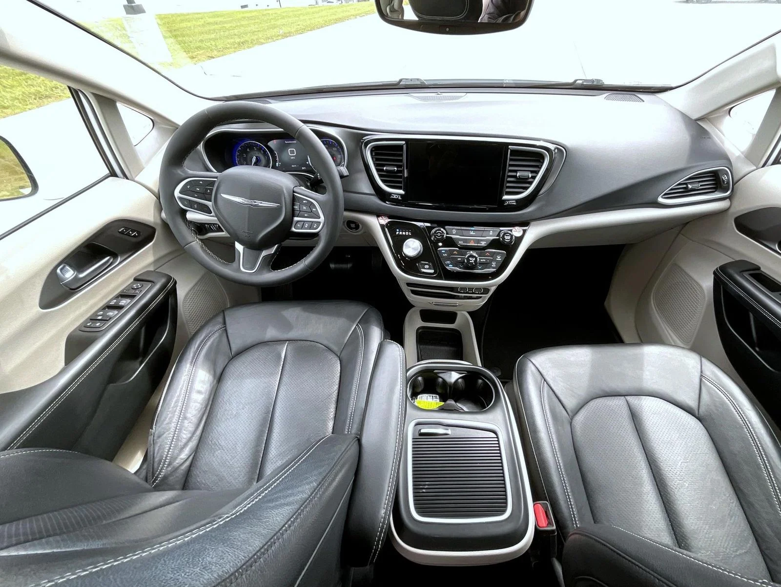 Used 2022 White Chrysler Touring L image 13