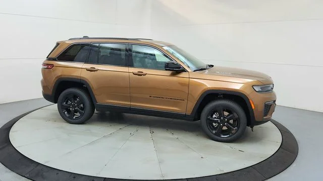New 2026 Copper Shino Metallic Clear-Coat Exterior Paint Jeep Limited image 15