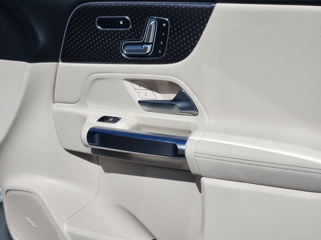 New 2026 Polar White Mercedes-Benz GLB 250 image 16