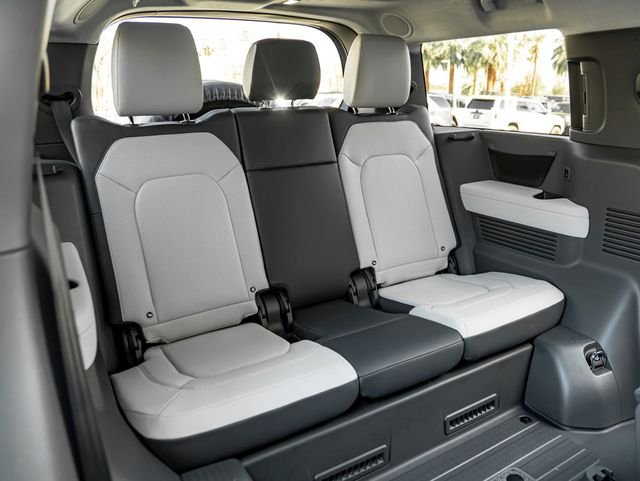 New 2026 Carpathian Grey Land Rover X image 35