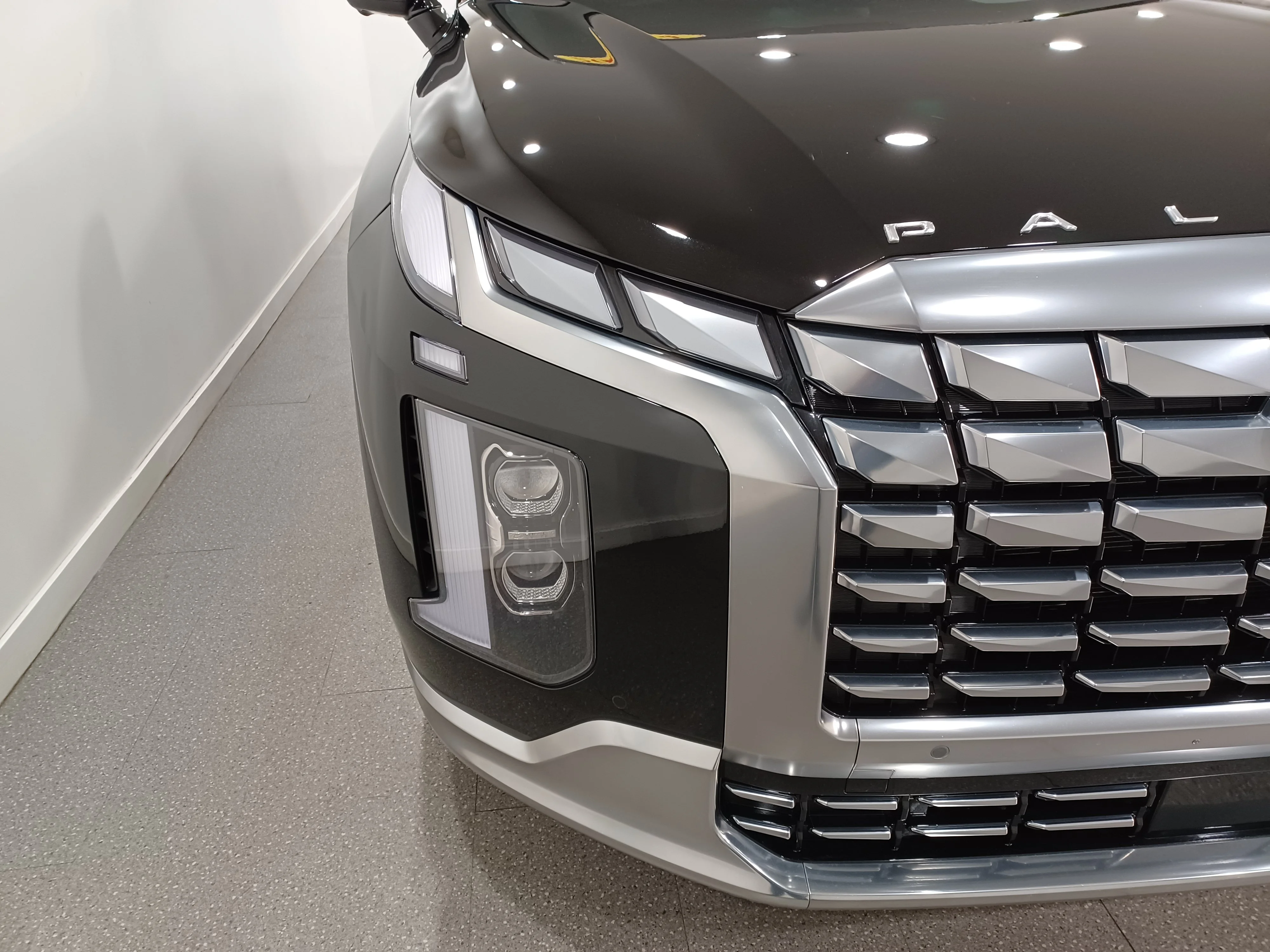 Certified Used 2024 Abyss Black Hyundai Ultimate Calligraphy AWD*7 Pass | Adaptive Cruise | Remote Start | Nav | 360 Cam | Cooled Leather image 4