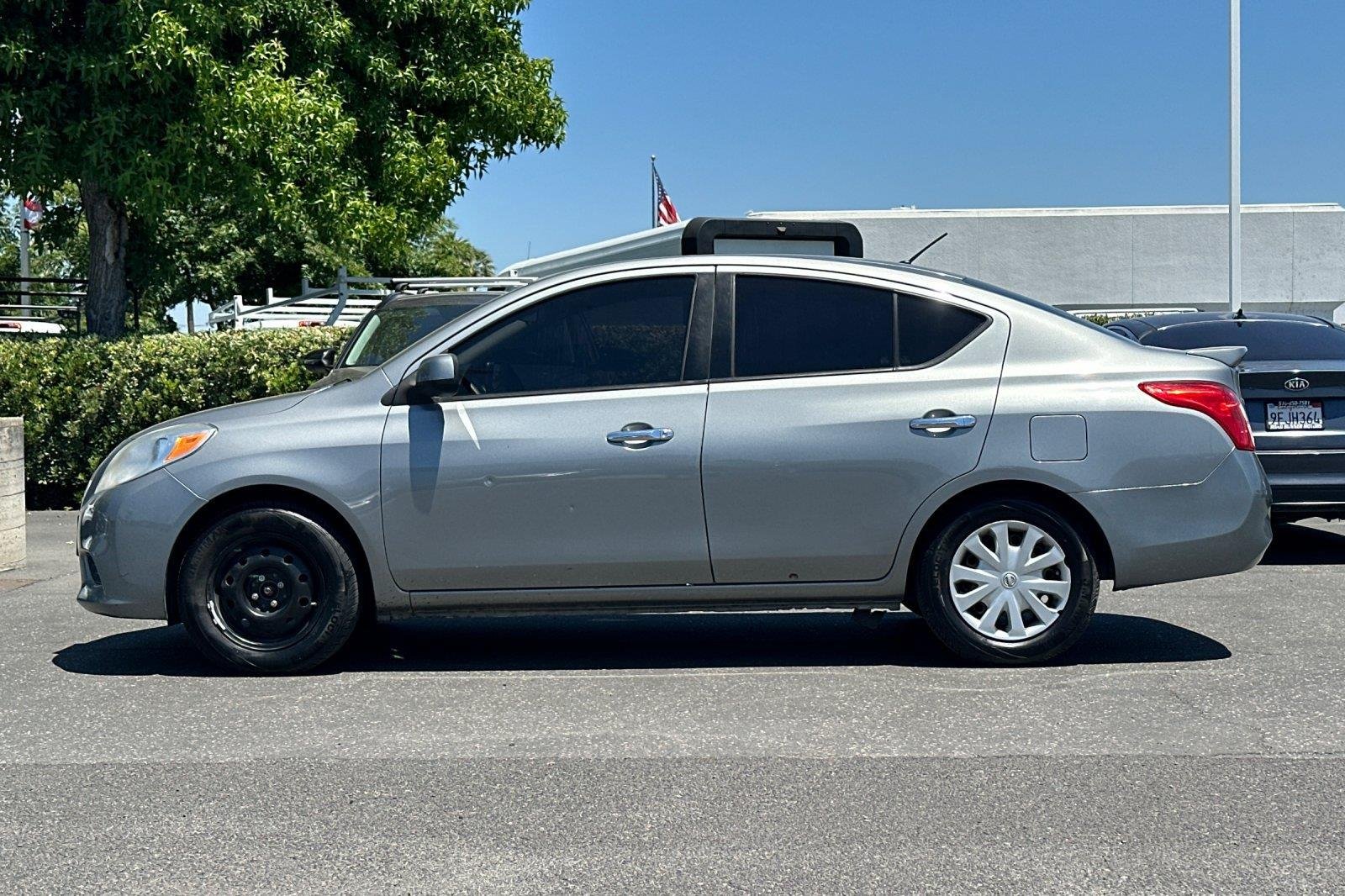 Used 2014 Magnetic Gray Nissan SV image 7