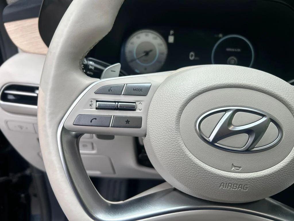 Used 2023 White Hyundai Limited image 22