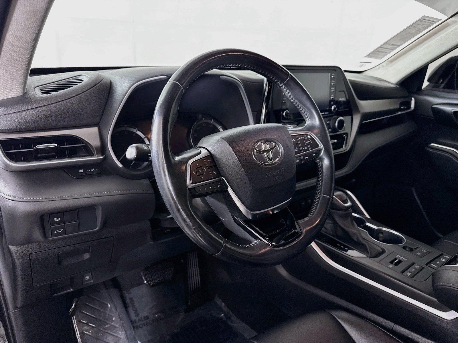 Used 2021 Midnight Black Metallic Toyota XLE image 4