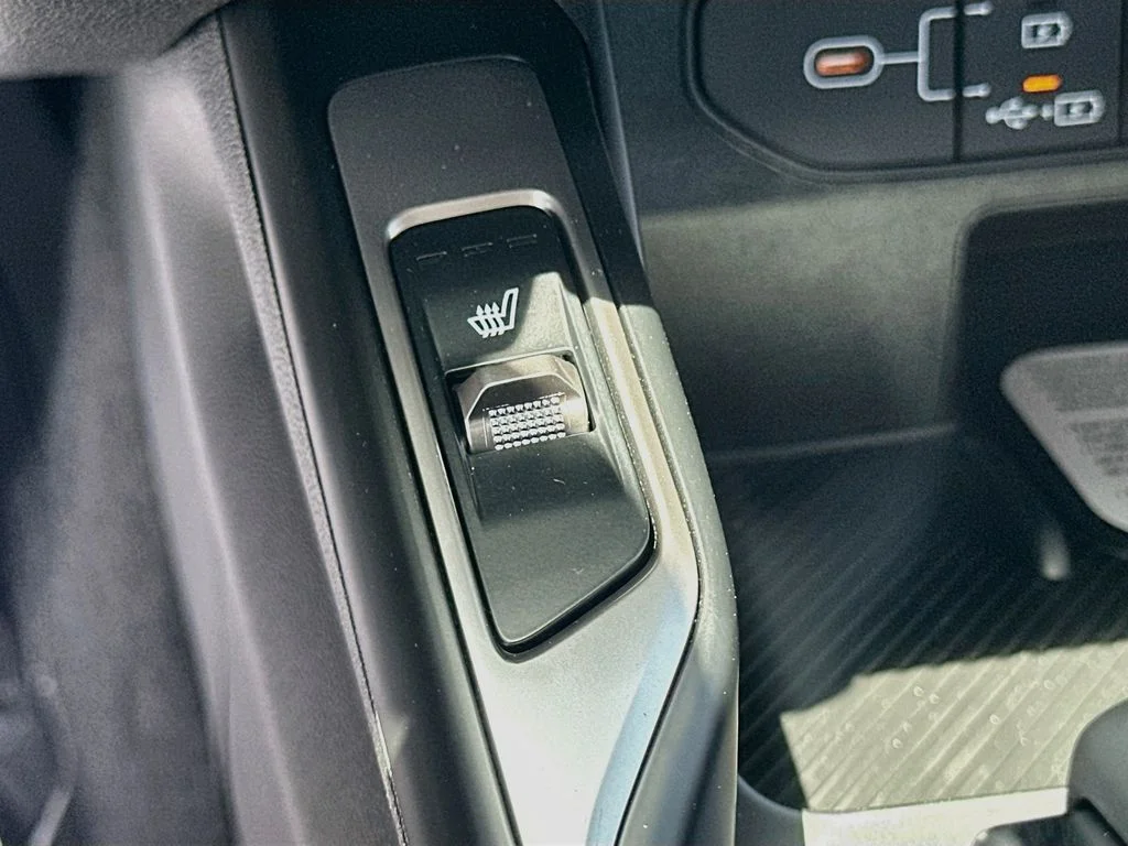 New 2026 Ivory Silver Kia S image 19