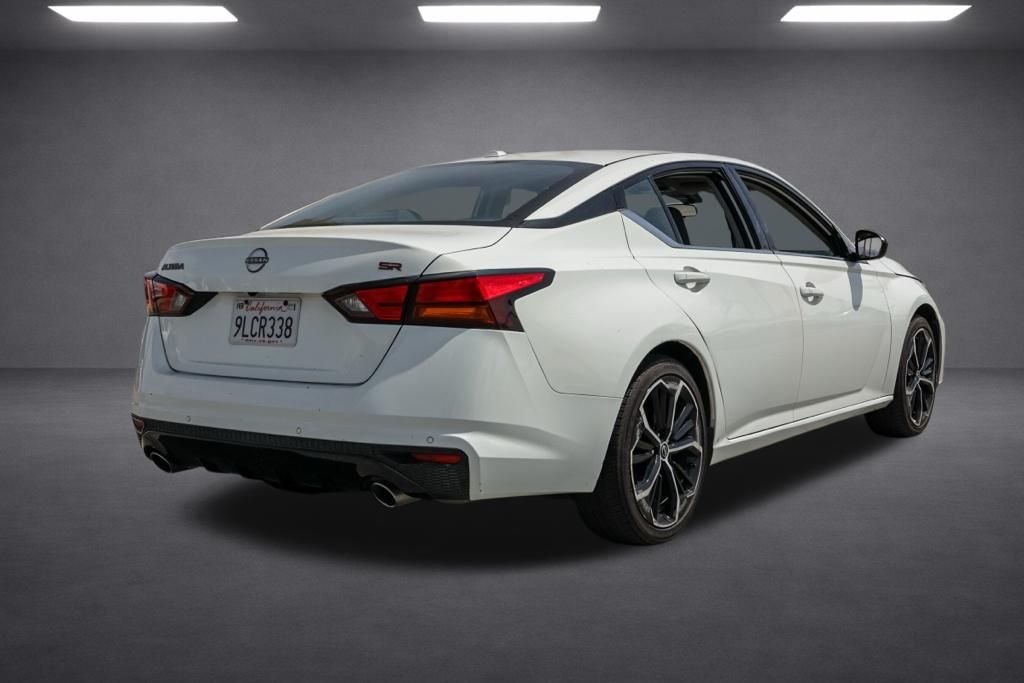 Used 2024 White Nissan 2.5 SR image 3
