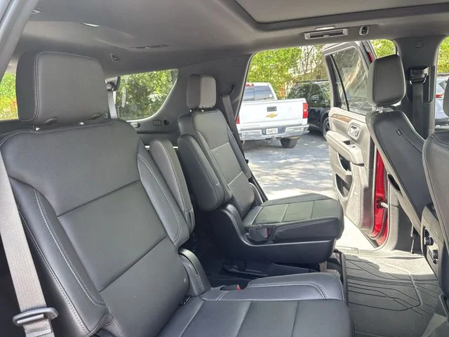 Used 2022 Red Chevrolet Z71 image 11