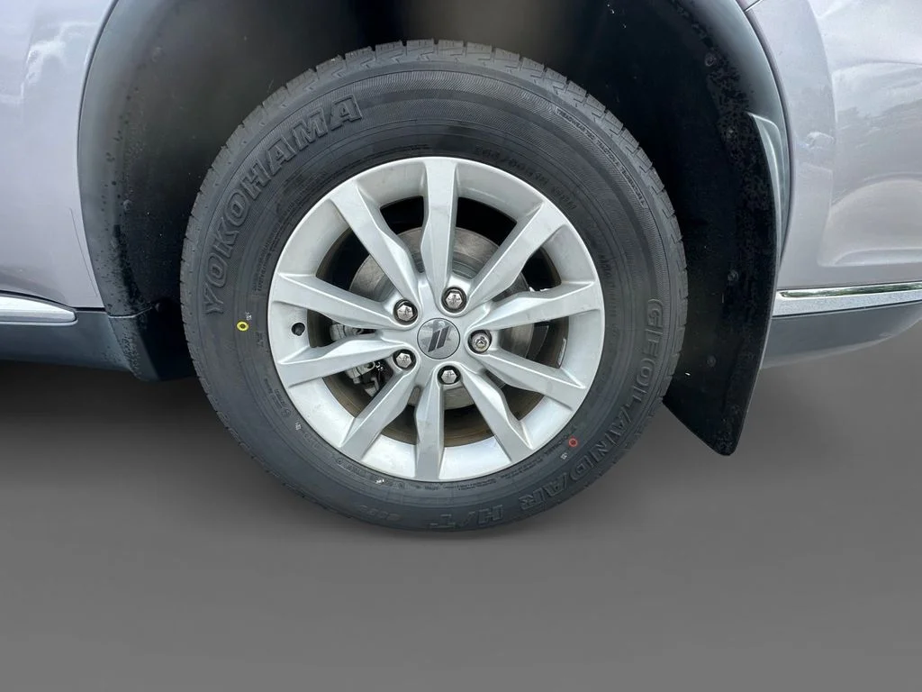 Used 2019 Silver Dodge SXT image 8
