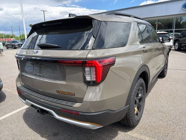 New 2026 Gray Ford Tremor image 3