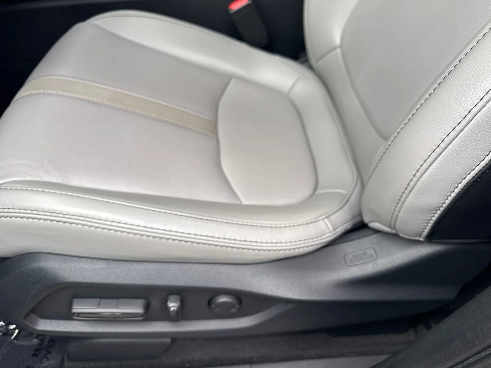 Used 2023 Lunar Silver Metallic Honda Touring image 19