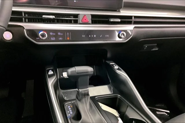 Used 2026 White Kia S image 7