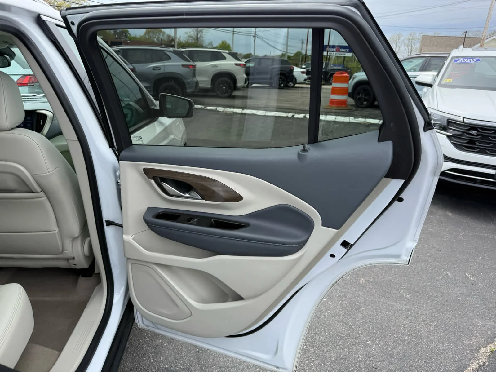 Used 2023 White Frost Tricoat GMC Denali image 11