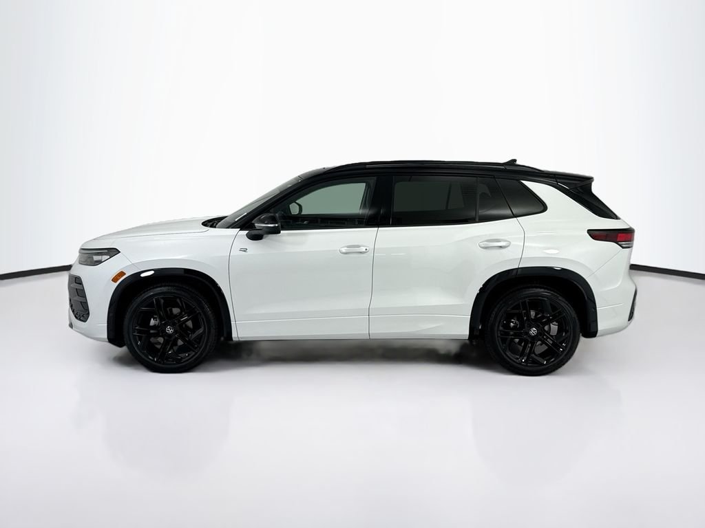 New 2026 Opal White W/Deep Black Roof Volkswagen SE R-Line Black image 8