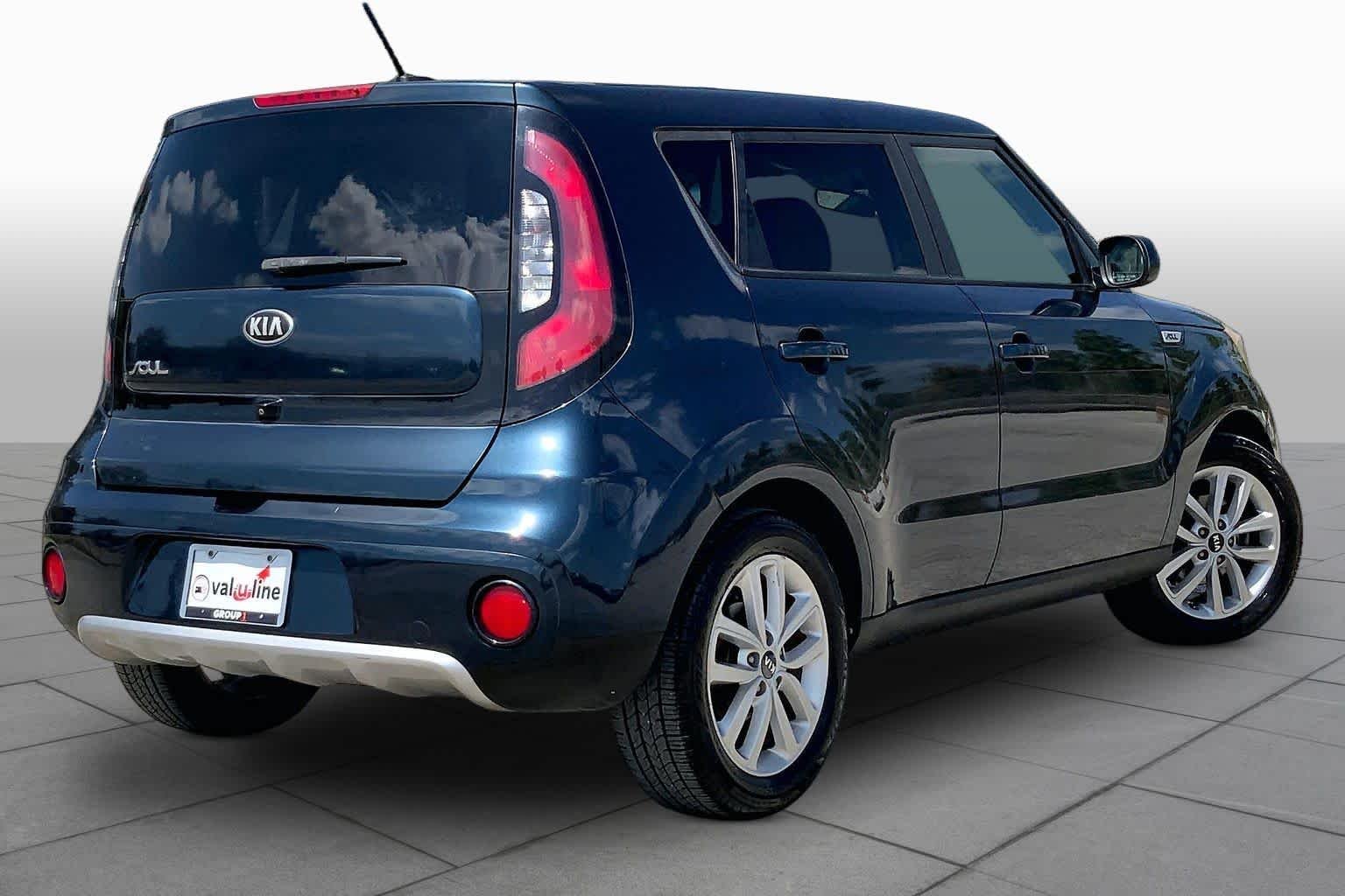 Used 2018 Mysterious Blue Kia + image 13