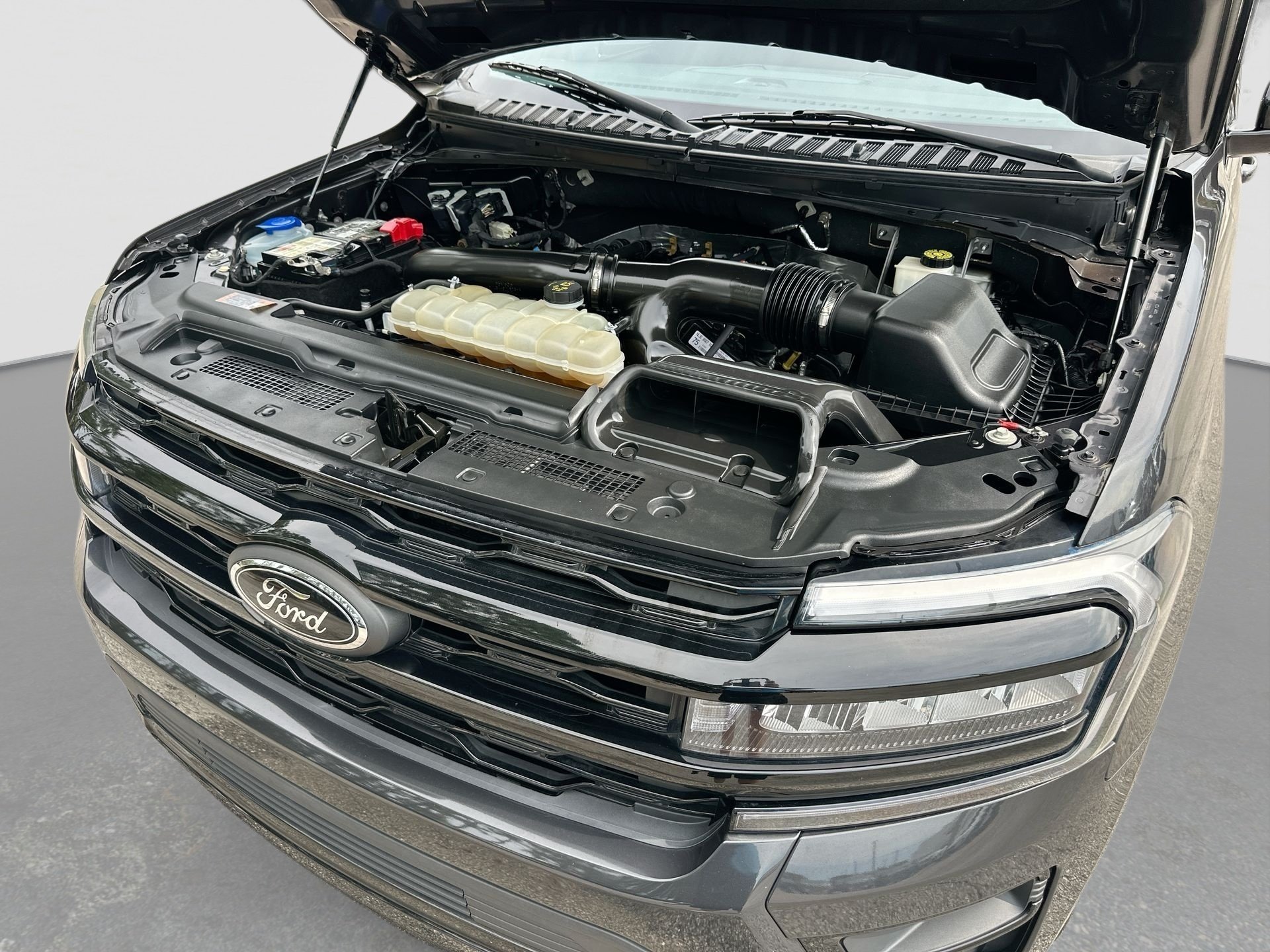 Used 2023 Gray Ford Limited MAX image 30