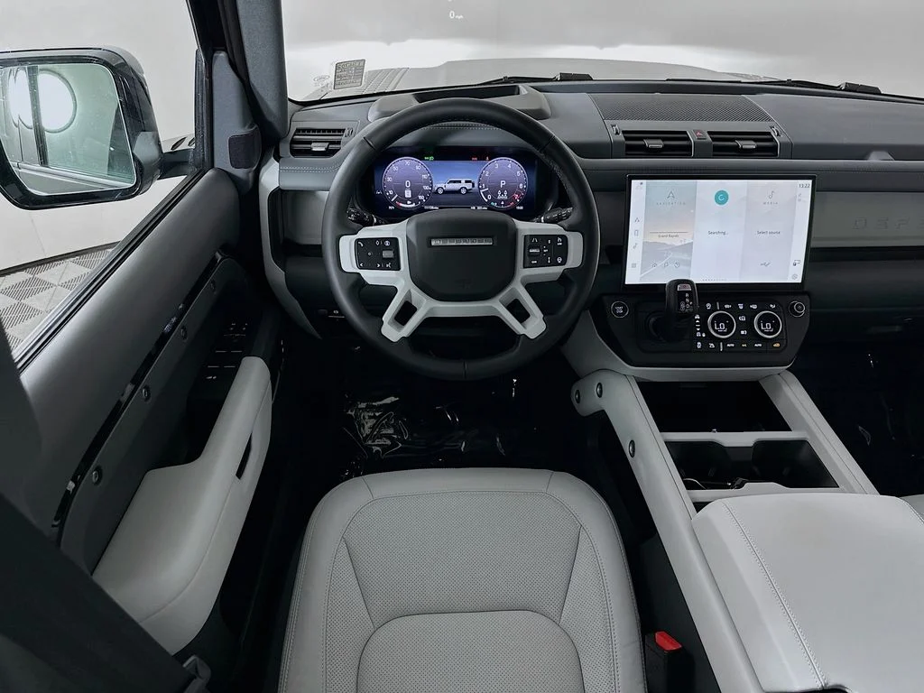 New 2026 Santorini Black Land Rover X-Dynamic SE image 25