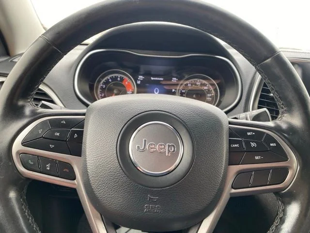 Used 2021 Gray Jeep Latitude Lux image 17