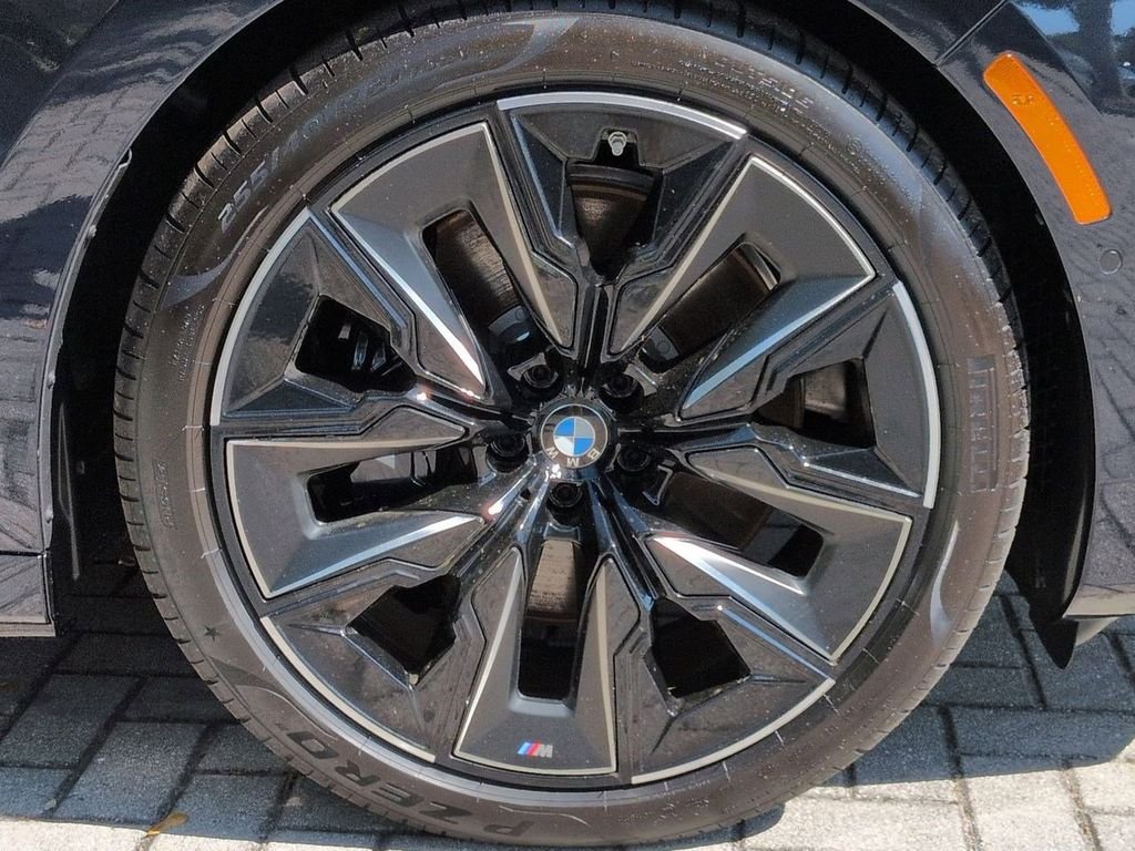 New 2026 Carbon Black Metallic BMW 760i xDrive image 11