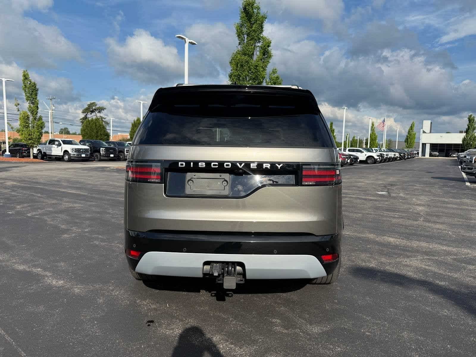 Used 2024 Charente Grey Premium Metallic Land Rover Metropolitan Edition image 7