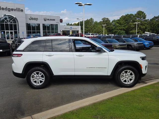 Used 2023 White Jeep Laredo image 13