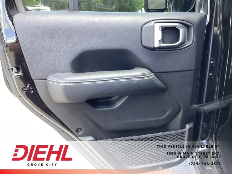 Used 2018 Black Jeep Unlimited Sahara image 10
