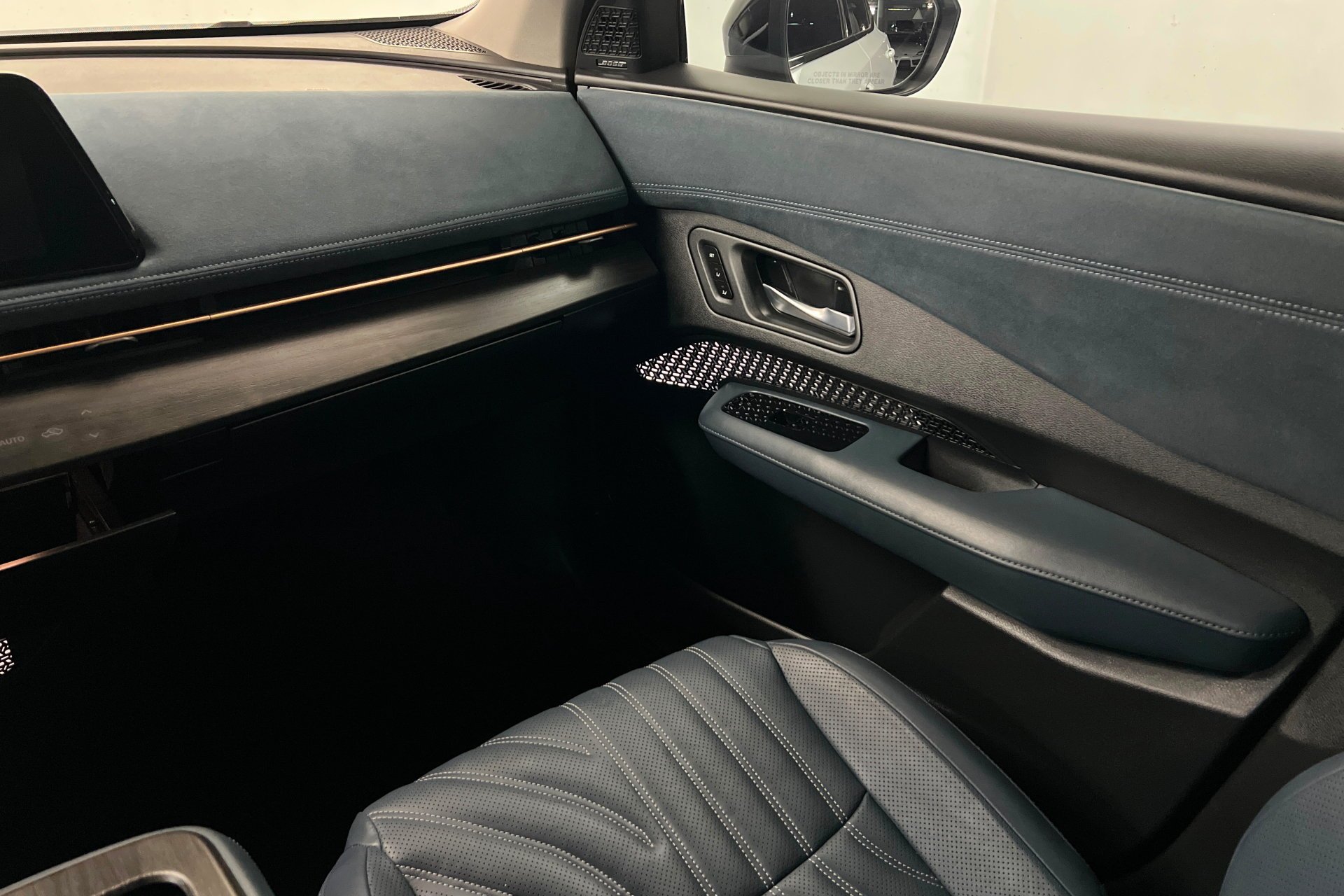 2023 Nissan Ariya Platinum+ - Photo 11