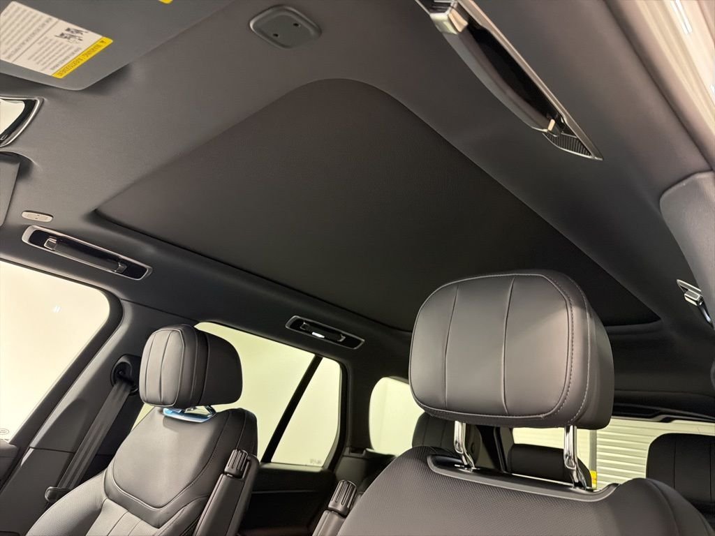 New 2026 Ostuni Pearl White Land Rover SE image 19