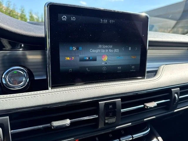 Used 2022 Pearl Metallic Lincoln Reserve image 20