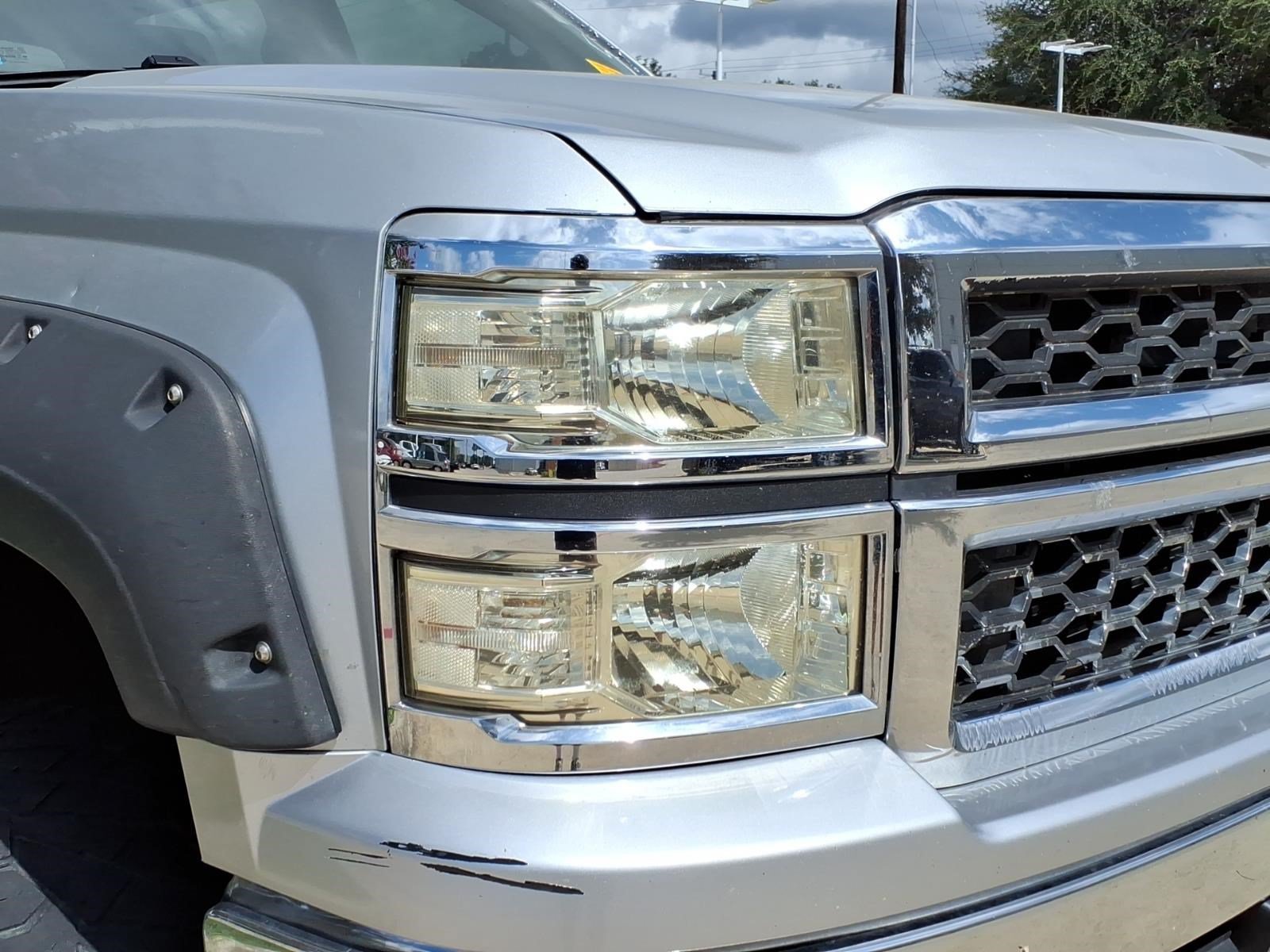Used 2015 Silver Ice Metallic Chevrolet LT image 4