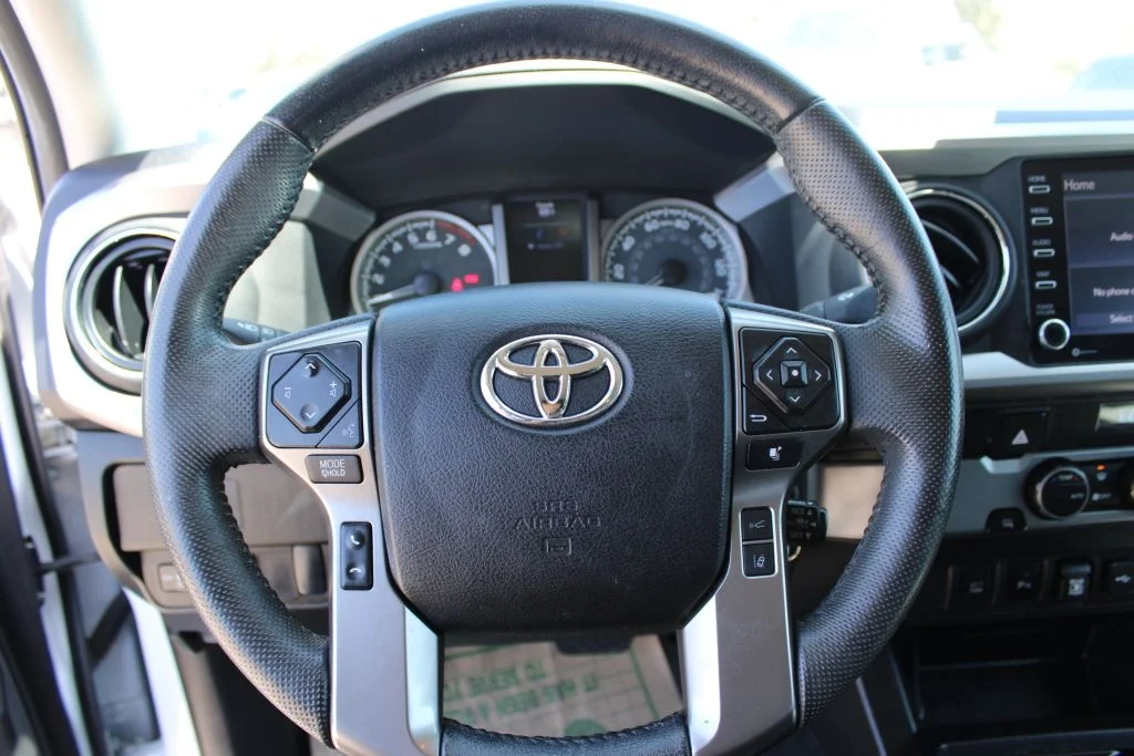 Used 2022 White Toyota SR5 image 25