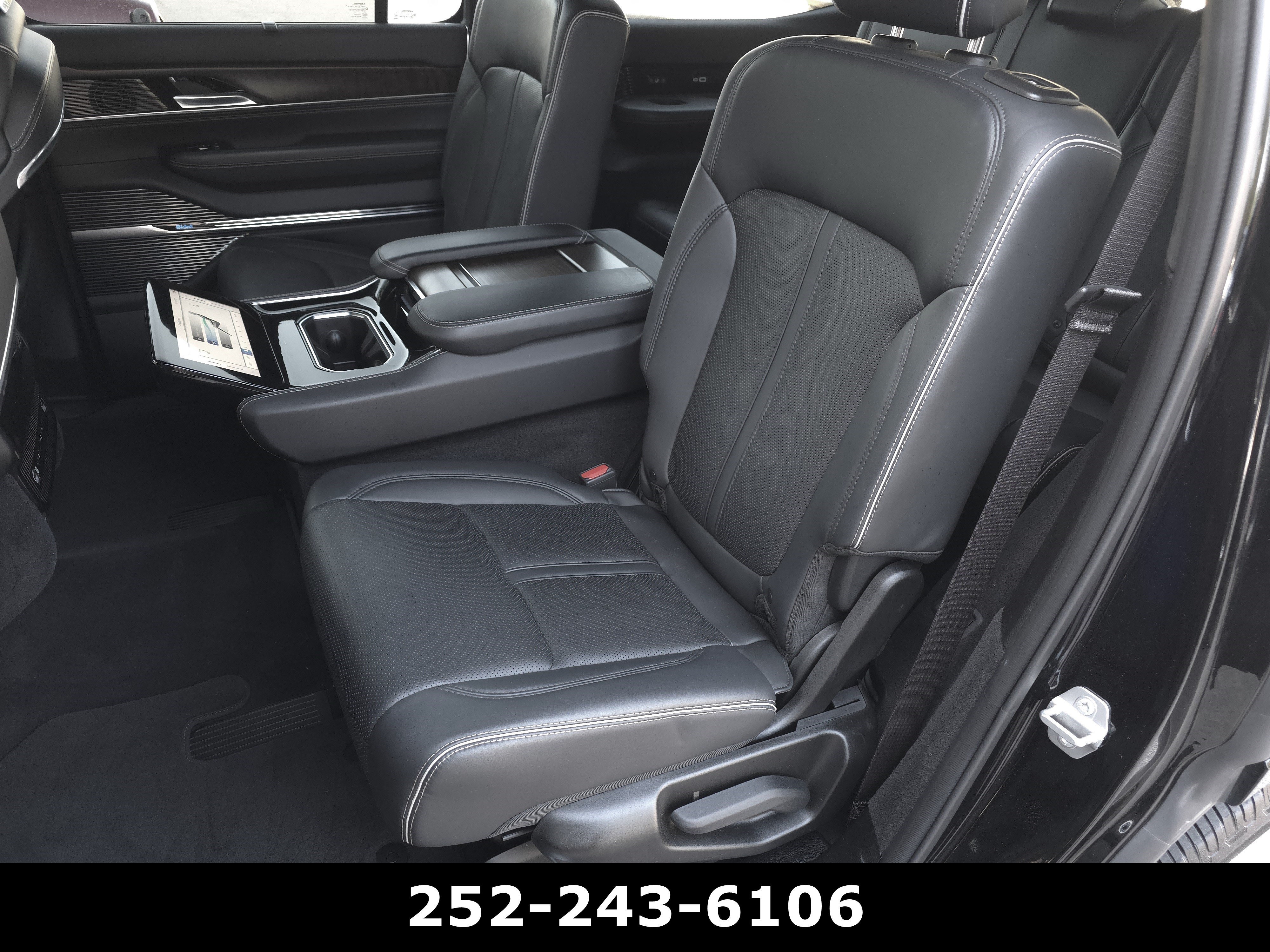 Used 2022 Diamond Black Crystal Pearlcoat Jeep Series II image 47