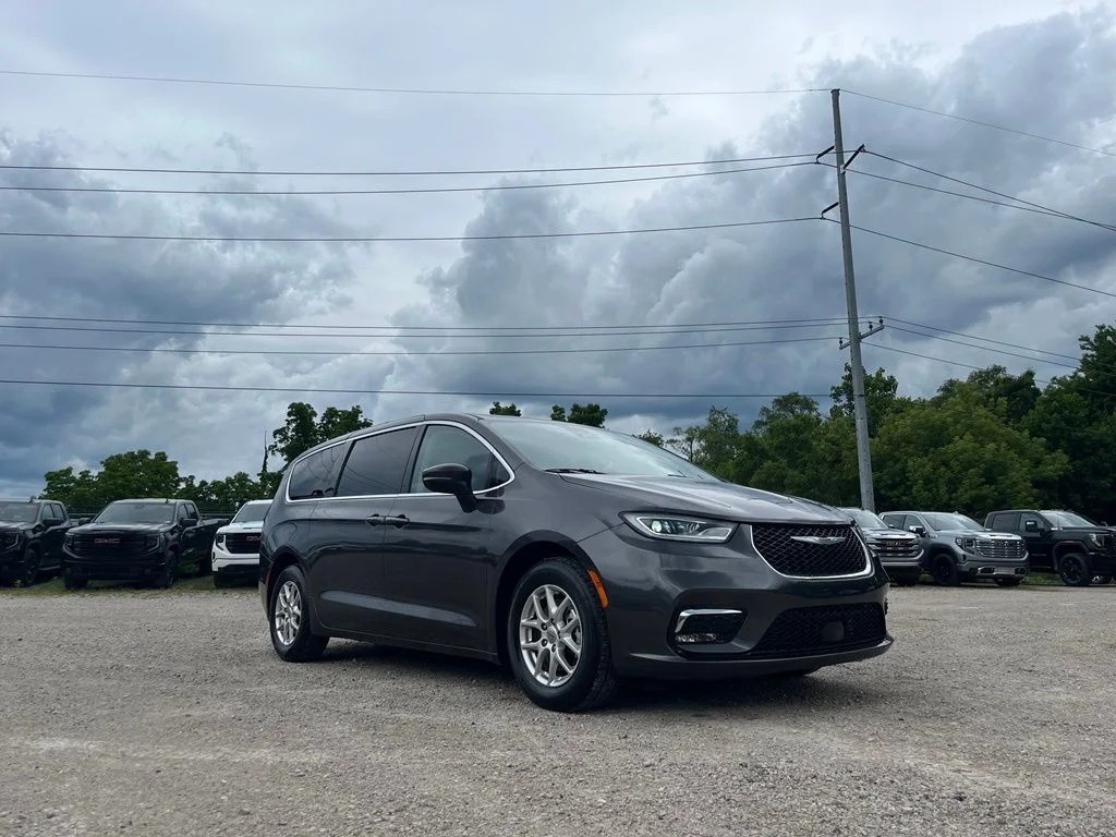 Used 2023 Crystal Metallic Chrysler Touring L image 5