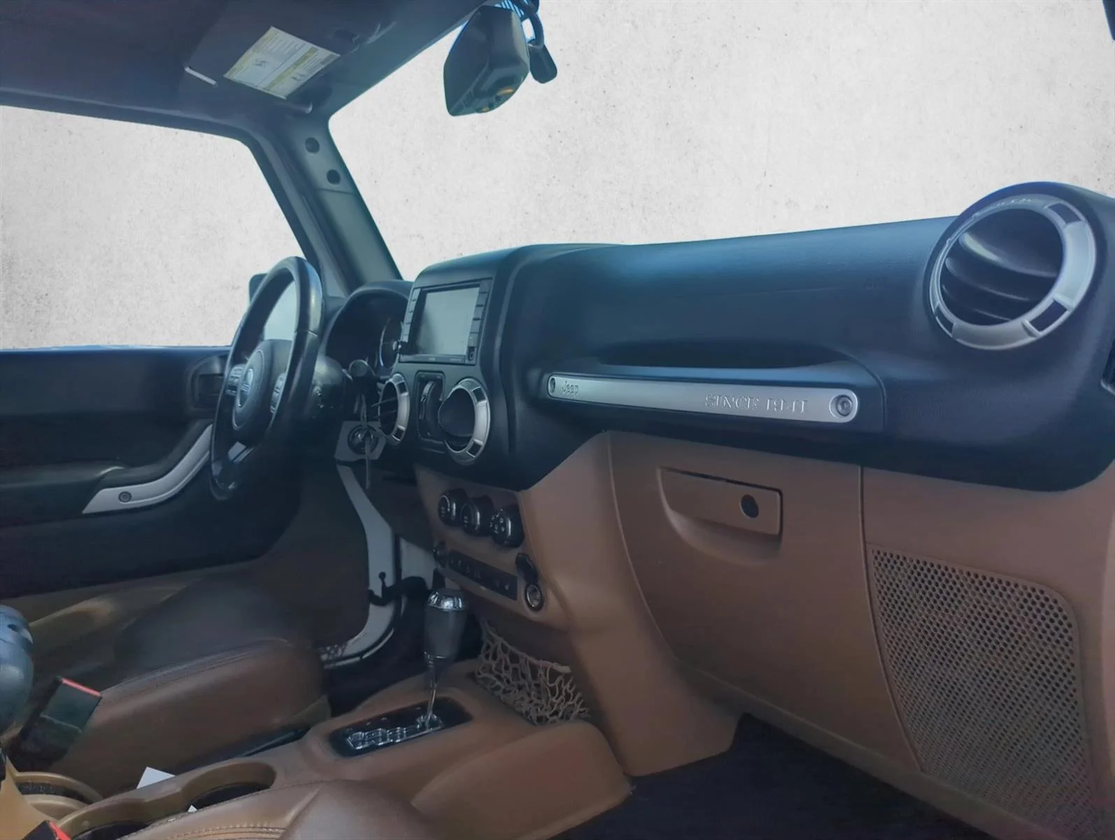 Used 2017 White JEEP  image 23