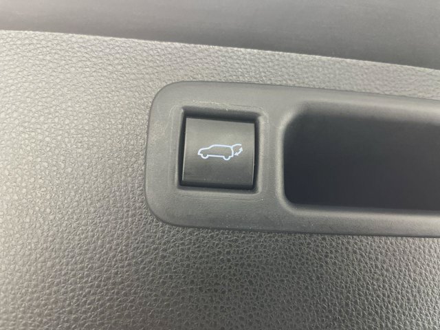 Used 2022 Wind Chill Pearl Toyota XSE image 32