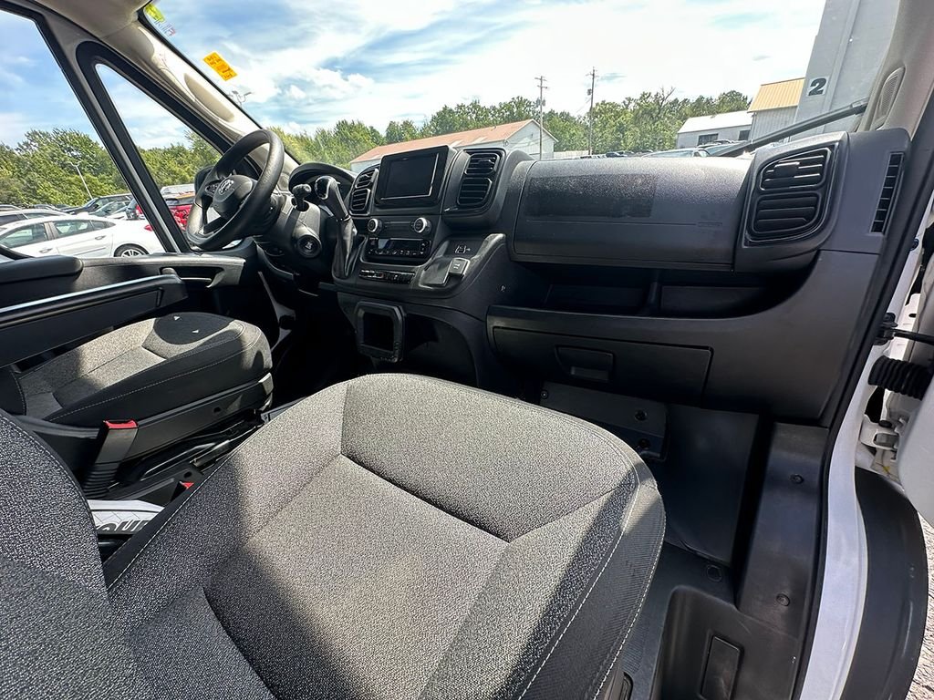 Used 2025 White Ram Base image 25