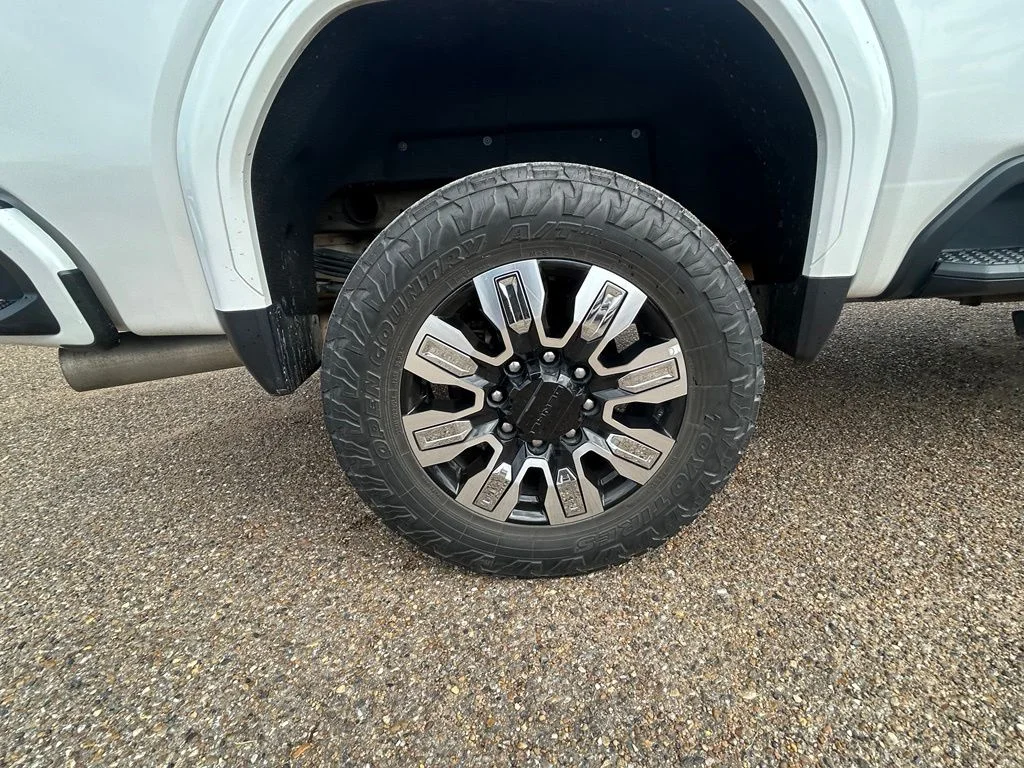 Used 2024 White GMC Denali image 8