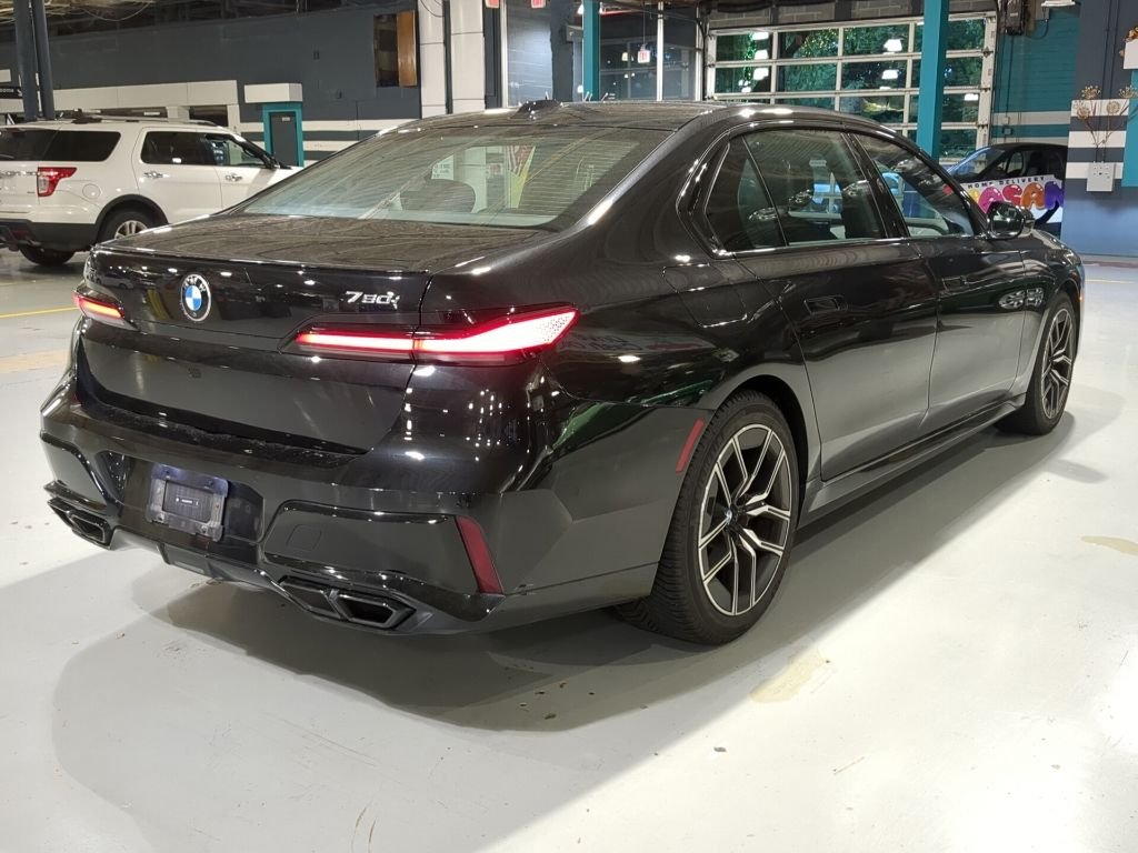 Used 2023 Black BMW 760i xDrive image 8
